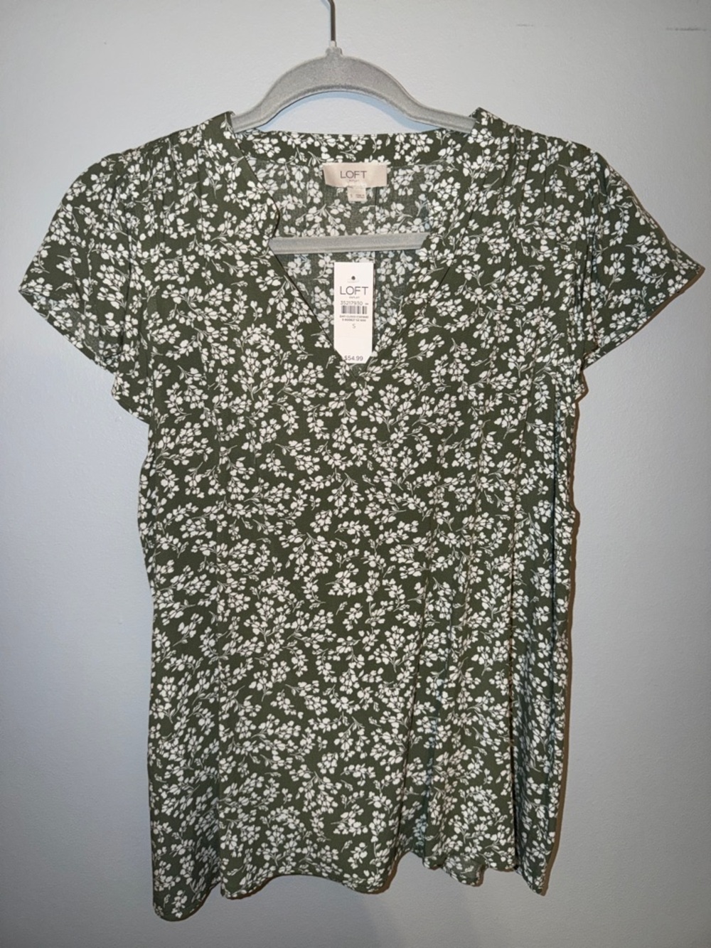 NWT LOFT Green Floral V-Neck Short Sleeve Top